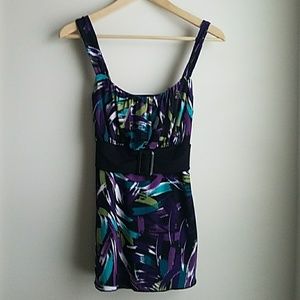 Sleeveless top with black belt band and back tie